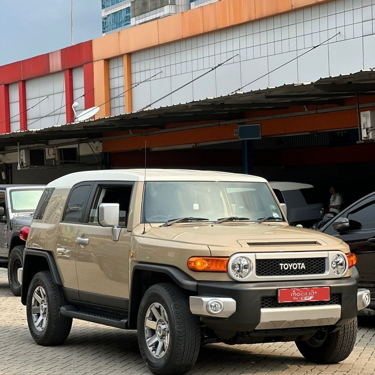 Mobil TOYOTA FJ CRUISER 4.0L V6 AT 2023 - Mocil.id
