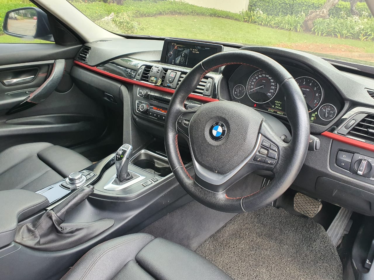 BMW SERIE 3 F30 320i SPORT AT 2013