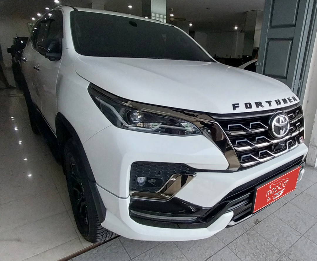 Mobil TOYOTA FORTUNER 2.8 GR SPORT 4x2 AT 2022 - Mocil.id